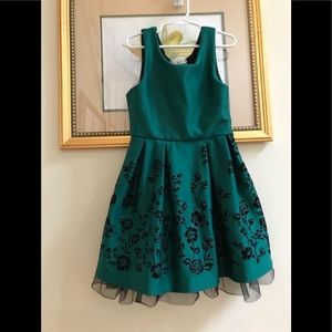Girls green dress size 8 knit works